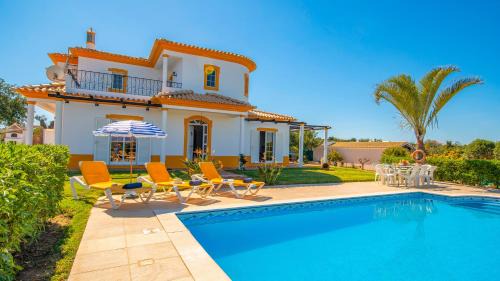 Monte Raposo Villa | Villa Muriwai - Elegante moradia com BBQ e piscina aquecível - Armação de Pêra