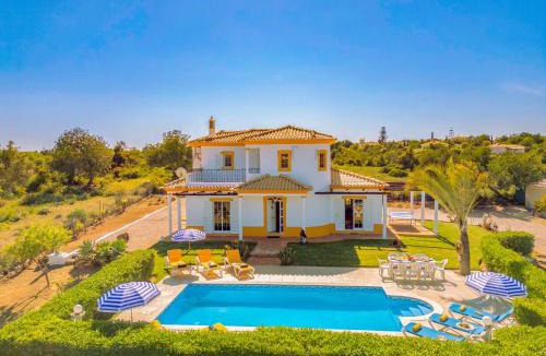 Monte Raposo Villa | Villa Muriwai - Elegante moradia com BBQ e piscina aquecível - Armação de Pêra