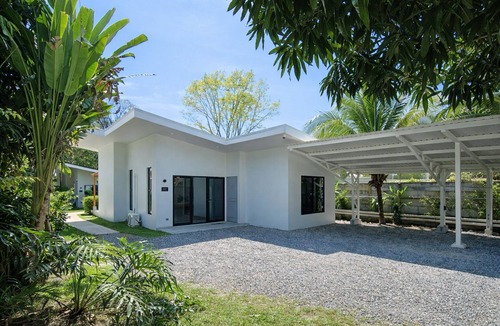 Uvita Villa | Villa Perezoso: Private Jacuzzi At Marino Ballena