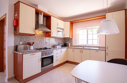 Mato Serrao Villa | Villa Perola, 3 bed villa walking distance of Carvoeiro, quiet location