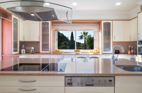 Vilamoura Villa | Villa Romantic, 7 luxury suites - jacuzzi, sauna. Excellent space for families.