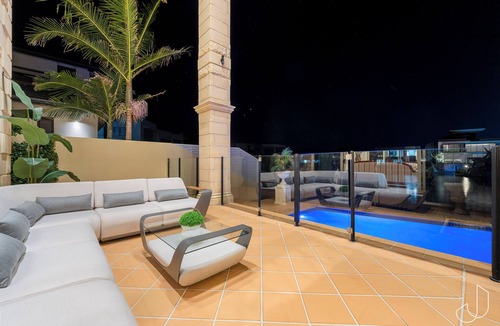 Paradise Point House | Villa Royal is a luxurious waterfront mansion. with Jetty. direct ocean access.