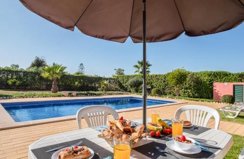 Mato Serrao Villa | Villa Sunrise - com piscina privada e BBQ em Carvoeiro