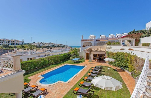 Mato Serrao Villa | Villa Tess by Villa Plus