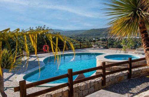 Sao Bras de Alportel Villa | Villa Topázio - 4 Bedrooms, Private Pool, Jacuzzi, Airco & Sea Views!
