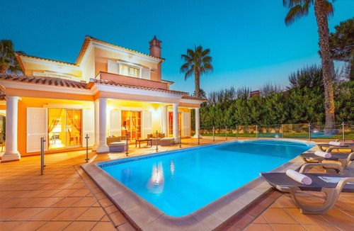 Almancil Villa | Villa w/private pool & BBQ in Varandas do Lago