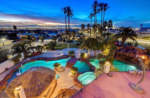Sunrise Manor Villa | Villa with Pickleball - BB court - Pool