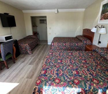 Tulare Hotel | Village Inn
