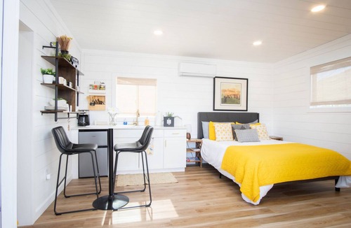 Springville Cabin | Villeta Giallo! Cozy Cabin close to Sierra's, lake and 18 hole golf course!
