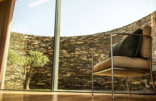 Bomfim Villa | Vineyard Home Flying High over the Douro River