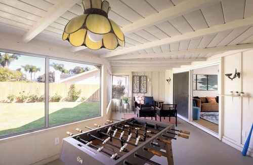 San Carlos House | Vintage Vibes|King Bed|Big Screen|Backyard & Bunks