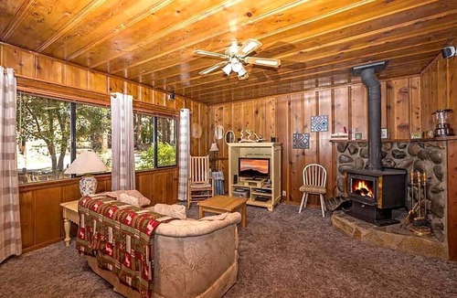 Sierra Tract Cabin | Vintage Wooden Cabin in South Lake Tahoe, California, with Hot-Tub Perfect for Outdoor Activities