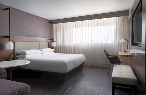 Visalia Hotel | Visalia Marriott at the Convention Center