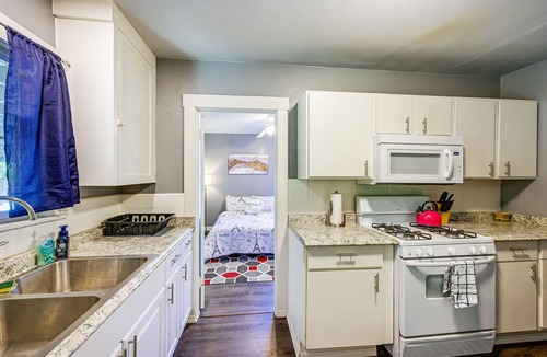 Visalia Cottage | Visalia Vacation Rental Near Sequoia National Park