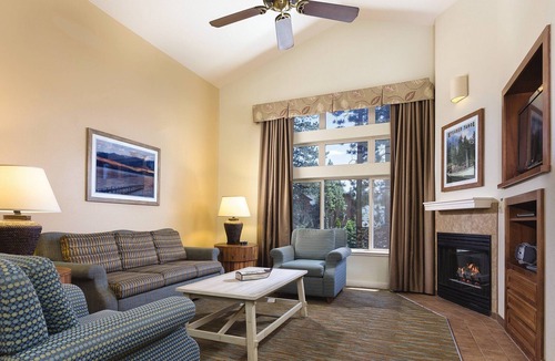 Round Hill Village Resort | Visit the astounding Emerald Bay!