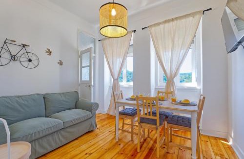 Santo Condestavel Apartment | Vita Portucale ! Cosy 2 Br Apartment Campo Ourique