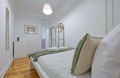 Santo Condestavel Apartment | Vita Portucale ! Cosy 2 Br Apartment Campo Ourique