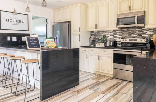 Rancho Oakey House | Viva Las Vegas Retreat in the Heart of Sin City!