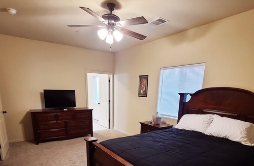 Porterville Villa | W Vine Villa (5B/3B/CustomBuiltHome)