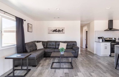 Landers House | Wagon Wheel Retreat on 2.5 acres With hot tub