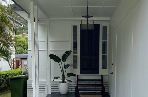 Burleigh Heads House | Walk Everywhere - No Car Required!