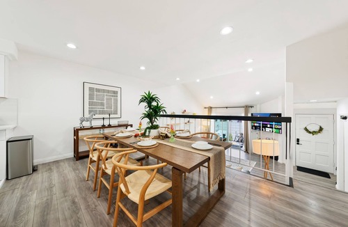 Arcadia House | Walk to Arcadia Mall Townhome4 Bed + Private Baths