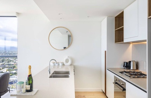 Mermaid Beach Apartment | Walk to beach/2BR Apt/Pool & Gym/Free Carpark