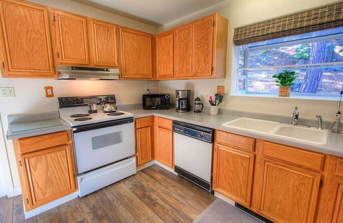Lincoln Park House | Walk to Beach | Pool Table | Pet-Friendly | BBQ