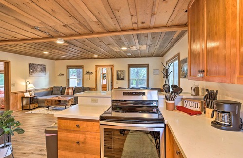 Big Bear Lake Cottage | Walk to Big Bear Lake: Cozy Cabin w/Deck