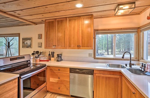 Big Bear Lake Cottage | Walk to Big Bear Lake: Cozy Cabin w/Deck
