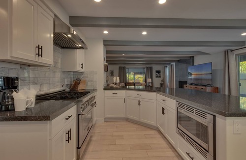 Lower Kingsbury House | Walk to Restaurants & Bars | 6BR Tahoe Home | Hot Tub (SL196)