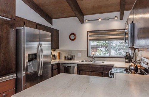 Mammoth Lakes House | Walk to Village Gondola. Updated 4BR 3 Bath for 2 families. Sleep 10. Fireplace.