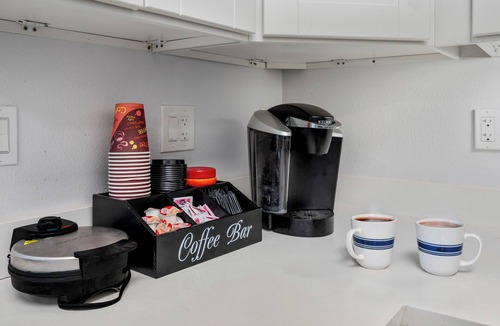 Little Tokyo Condo | Walkable DTLA Condo w/Rooftop Views, Coffee Bar, Workstation, Security, & More