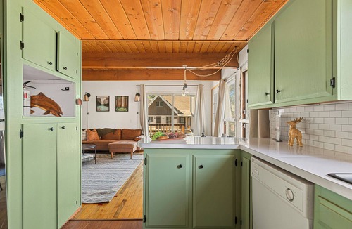 The Village Cabin | Walking Distance to the Village, ski shuttle bus, and Lake