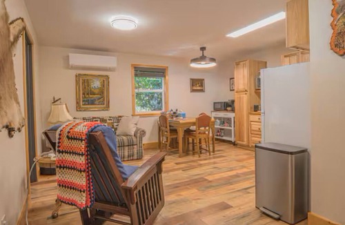 Central Point Cottage | Walnut cottage