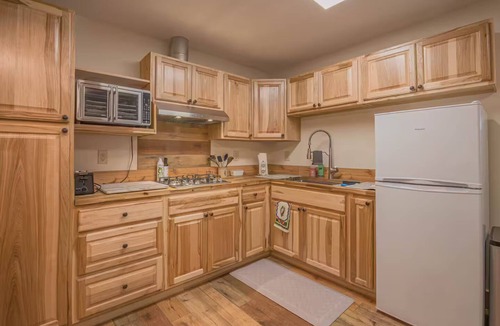 Central Point Cottage | Walnut cottage