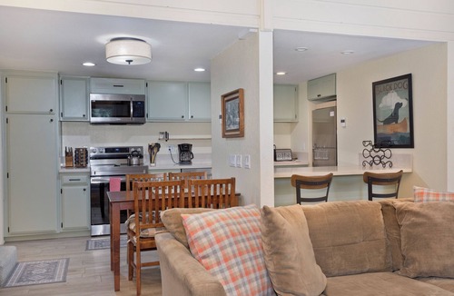 Mammoth Lakes Condo | Warm & Inviting Mountain Retreat/Family Friendly/Near Lakes, Trails & Dining