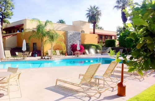 Sunrise Vista Chino Condo | Warm Living in Palm Springs