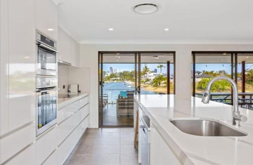 Broadbeach Waters House | Water View Family Getaway - WiFi, Pool, BBQ