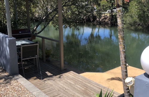 Southport Apartment | Waterfront 2Brm Villa Pet friendly.