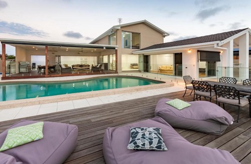 Mermaid Waters House | Waterfront Entertainer