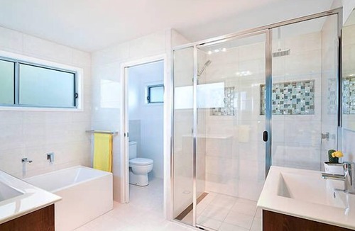Broadbeach Waters House | *WATERFRONT* FAMILY ENTERTAINER * IN BROADBEACH WATERS