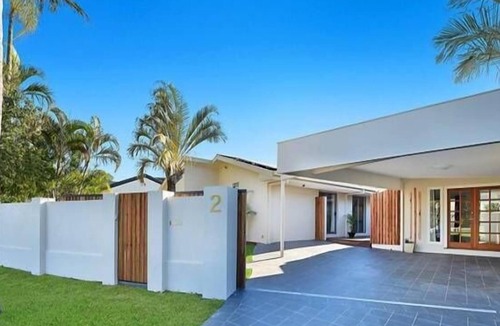 Broadbeach Waters House | *WATERFRONT* FAMILY ENTERTAINER * IN BROADBEACH WATERS