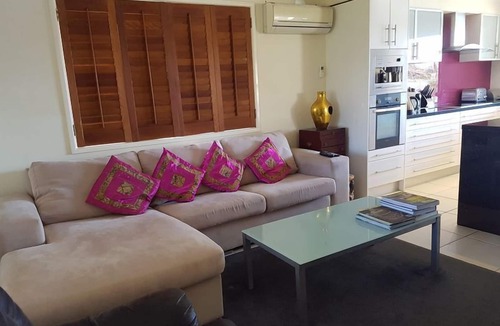 Broadbeach Waters House | Waterfront Family Paradise, Pet Friendly, Broadbeach location location location