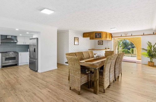 Biggera Waters House | Waterfront Family Entertainer | 5 Bedroom & Pool