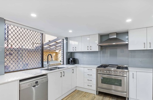 Biggera Waters House | Waterfront Family Entertainer | 5 Bedroom & Pool