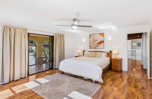 Biggera Waters House | Waterfront Family Entertainer | 5 Bedroom & Pool