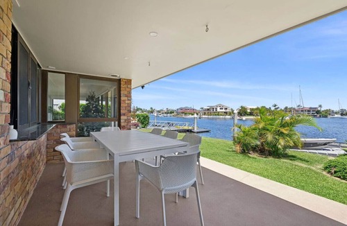 Runaway Bay House | Waterfront Family Home - Runaway Bay