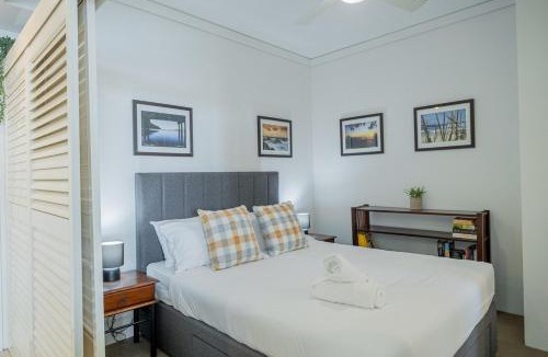 Labrador Apartment | Waterfront Grand Hotel Retreat- Sauna & Gym