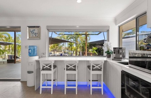 Bundall House | Waterfront home close to Surfers Paradise